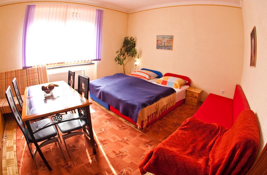 Guest House Pikapolonca Maribor Oda fotoğraf